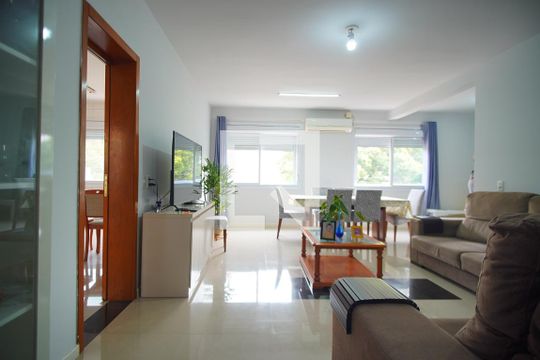 Sala de casa para alugar com 4 quartos, 379m² em Chácara das Pedras, Porto Alegre