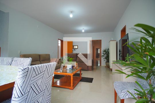 Casa para alugar com 4 quartos, 379m² em Chácara das Pedras, Porto Alegre