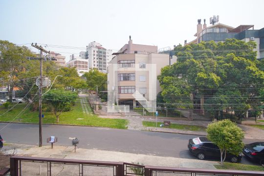 Sala - Vista de casa para alugar com 4 quartos, 379m² em Chácara das Pedras, Porto Alegre