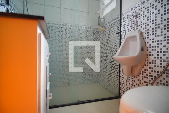 Banheiro da Suíte 1 de casa para alugar com 4 quartos, 379m² em Chácara das Pedras, Porto Alegre