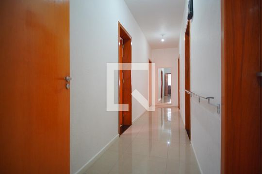 Corredor - Quartos de casa para alugar com 4 quartos, 379m² em Chácara das Pedras, Porto Alegre