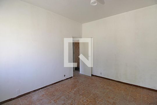 Sala de casa para alugar com 3 quartos, 100m² em Bento Ribeiro, Rio de Janeiro