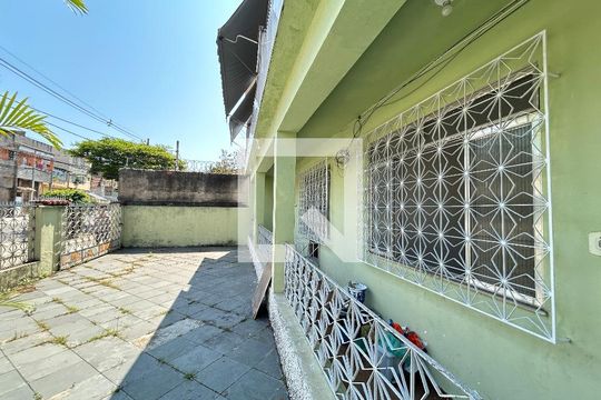 Área externa de casa para alugar com 3 quartos, 100m² em Bento Ribeiro, Rio de Janeiro