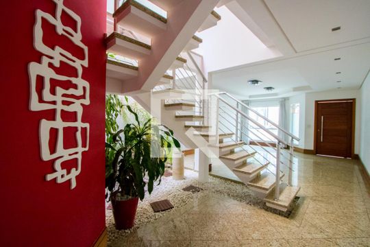 Sala de casa para alugar com 3 quartos, 238m² em Vila Scarpelli, Santo André