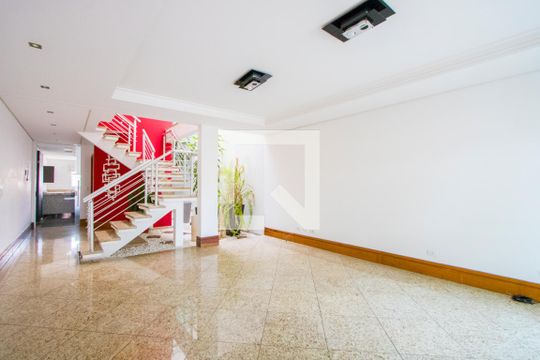 Casa para alugar com 3 quartos, 238m² em Vila Scarpelli, Santo André