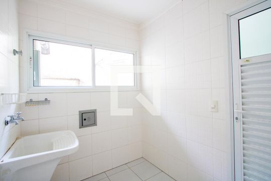 Área de serviço de casa para alugar com 3 quartos, 238m² em Vila Scarpelli, Santo André