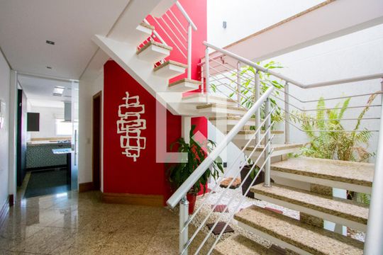 Sala de casa para alugar com 3 quartos, 238m² em Vila Scarpelli, Santo André