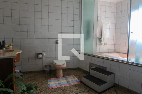 Banheiro de casa à venda com 3 quartos, 300m² em Vila Ema, São Paulo