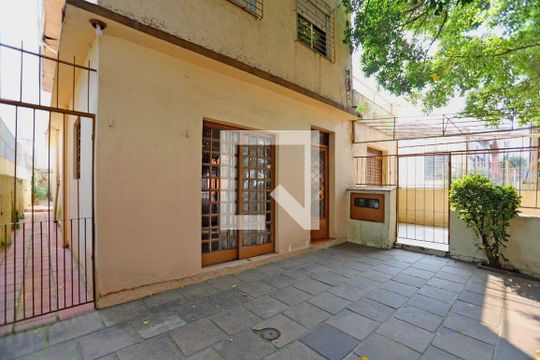 Casa à venda com 3 quartos, 246m² em Passo d’Areia, Porto Alegre
