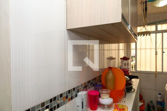 Cozinha de apartamento à venda com 2 quartos, 49m² em Vila Carmosina, São Paulo