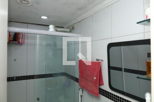 Banheiro de apartamento à venda com 2 quartos, 49m² em Vila Carmosina, São Paulo