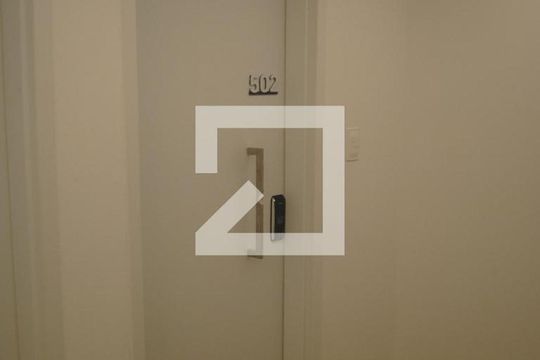 Porta de apartamento para alugar com 3 quartos, 103m² em Jaguaribe, Salvador
