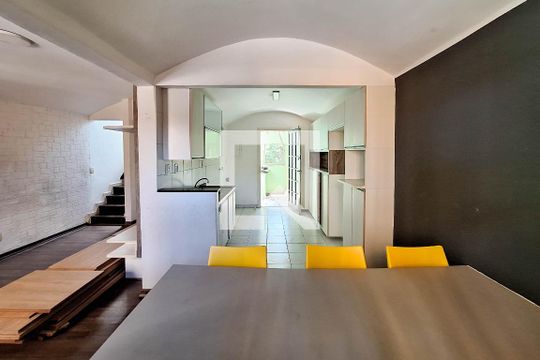 Cozinha de casa de condomínio para alugar com 3 quartos, 118m² em Sapê, Niterói