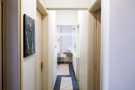Corredor de apartamento para alugar com 3 quartos, 100m² em Gonzaga, Santos