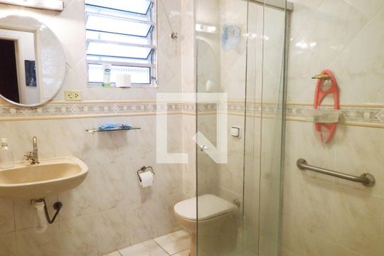 Banheiro 1 de apartamento para alugar com 3 quartos, 100m² em Gonzaga, Santos