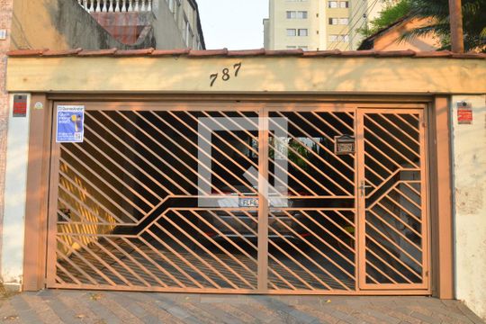 Fachada de casa à venda com 2 quartos, 200m² em Vila Valparaíso, Santo André