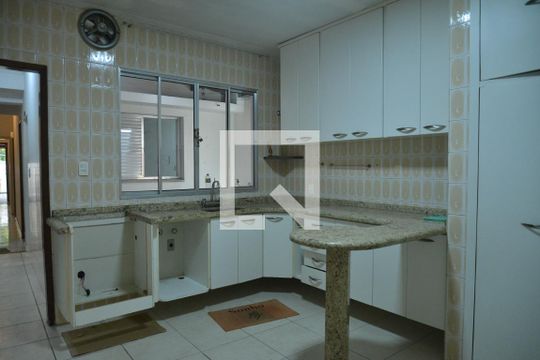 Cozinha de casa à venda com 2 quartos, 200m² em Vila Valparaíso, Santo André