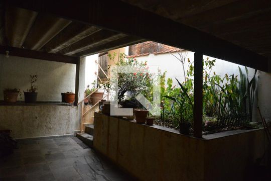 Garagem de casa à venda com 2 quartos, 200m² em Vila Valparaíso, Santo André