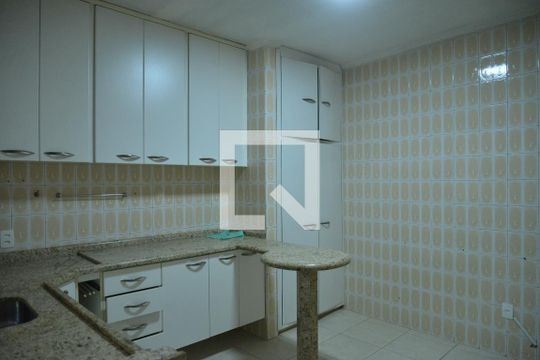 Cozinha - Armários de casa à venda com 2 quartos, 200m² em Vila Valparaíso, Santo André