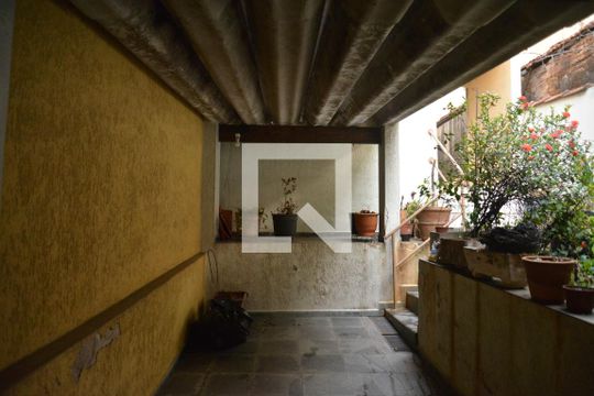 Garagem de casa à venda com 2 quartos, 200m² em Vila Valparaíso, Santo André