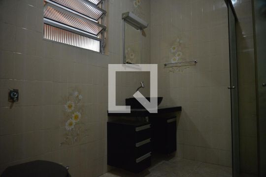 Banheiro da Suíte de casa à venda com 2 quartos, 200m² em Vila Valparaíso, Santo André