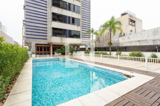 Área comum - Piscina de apartamento à venda com 2 quartos, 75m² em Passo da Areia, Porto Alegre