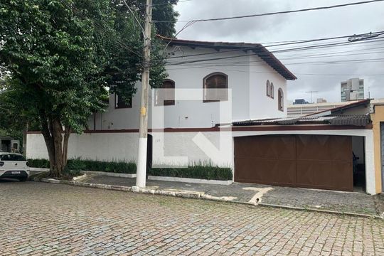 Casa para alugar com 4 quartos, 228m² em Vila Cordeiro, São Paulo