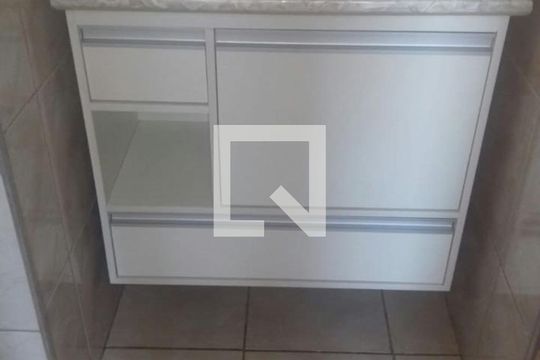 Banheiro de apartamento à venda com 2 quartos, 51m² em Conjunto Residencial José Bonifácio, São Paulo