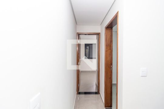 Corredor de casa para alugar com 3 quartos, 137m² em Vila Santa Isabel, São Paulo