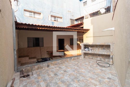 Quintal de casa para alugar com 2 quartos, 120m² em Vila Ponte Rasa, São Paulo