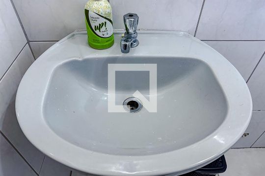 Banheiro de apartamento para alugar com 1 quarto, 30m² em Aclimação, São Paulo