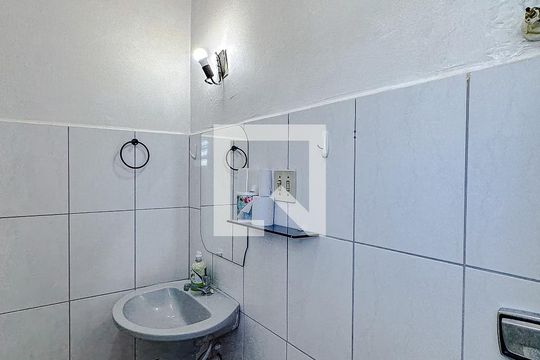Banheiro de apartamento para alugar com 1 quarto, 30m² em Aclimação, São Paulo