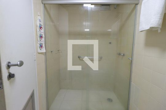 Banheiro da Suíte de kitnet/studio para alugar com 1 quarto, 50m² em Centro, Ribeirão Preto