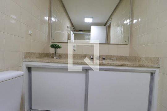 Banheiro da Suíte de kitnet/studio para alugar com 1 quarto, 50m² em Centro, Ribeirão Preto