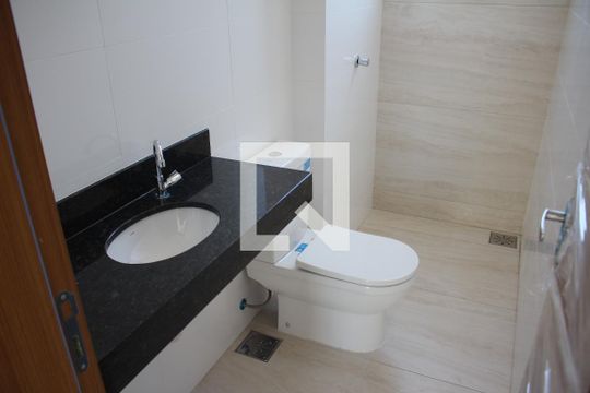 Banheiro de apartamento para alugar com 3 quartos, 95m² em Jardim Industrial, Contagem