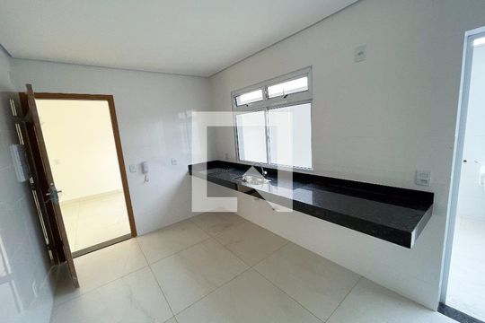 Cozinha de apartamento à venda com 3 quartos, 130m² em Jardim Industrial, Contagem