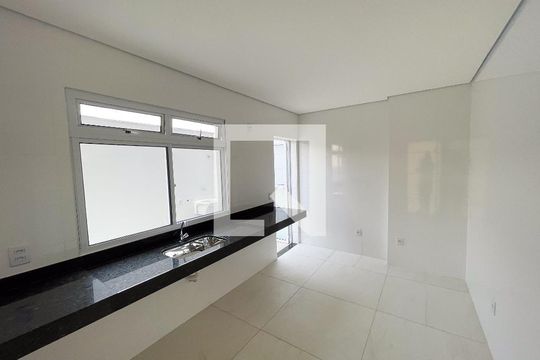 Cozinha de apartamento à venda com 3 quartos, 130m² em Jardim Industrial, Contagem