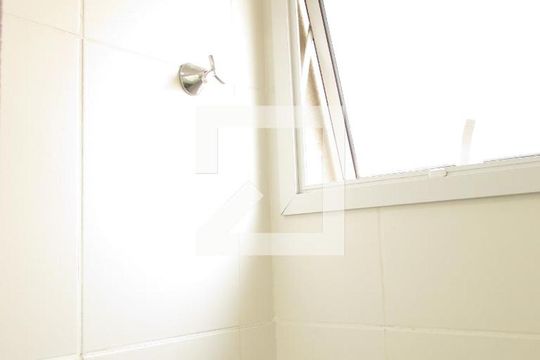 Banheiro de kitnet/studio para alugar com 1 quarto, 37m² em Vila Gomes, São Paulo