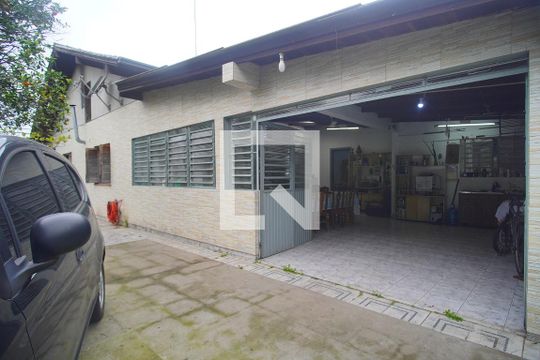 Garagem de casa à venda com 4 quartos, 270m² em Canudos, Novo Hamburgo