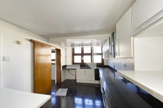Cozinha de apartamento para alugar com 3 quartos, 82m² em Pinheiro, São Leopoldo