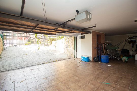 Garagem de casa à venda com 4 quartos, 360m² em City América, São Paulo