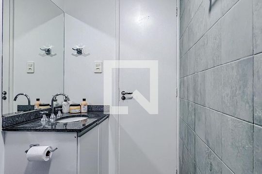 Banheiro de kitnet/studio à venda com 1 quarto, 33m² em Vila Mariana, São Paulo