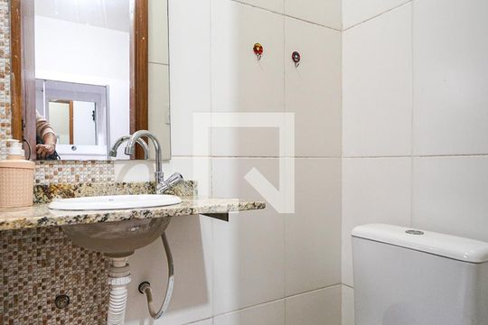 Banheiro da suíte 01 de casa à venda com 2 quartos, 68m² em Vila Carrão, São Paulo