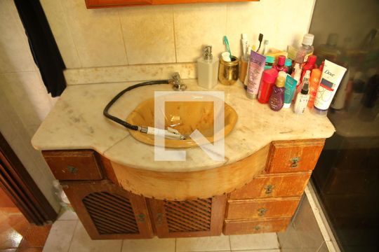 Banheiro de kitnet/studio para alugar com 1 quarto, 45m² em Anchieta, São Bernardo do Campo
