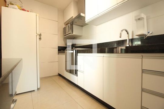 Cozinha de apartamento à venda com 4 quartos, 105m² em Nova Suíça, Belo Horizonte