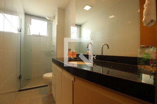 Banheiro de apartamento à venda com 4 quartos, 105m² em Nova Suíça, Belo Horizonte