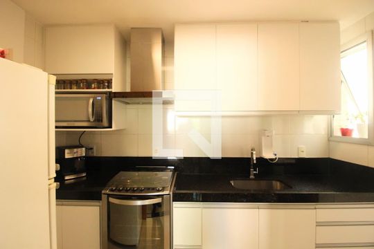 Cozinha de apartamento à venda com 4 quartos, 105m² em Nova Suíça, Belo Horizonte