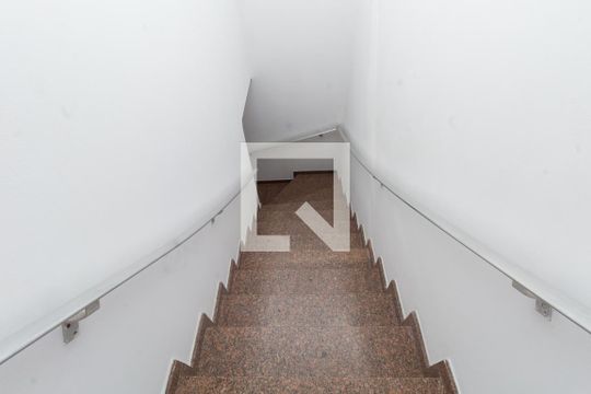 Escada de casa à venda com 4 quartos, 190m² em Jardim Popular, São Paulo