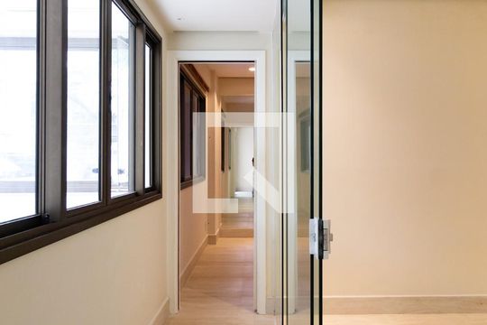 Corredor de apartamento para alugar com 2 quartos, 96m² em Lagoa, Rio de Janeiro