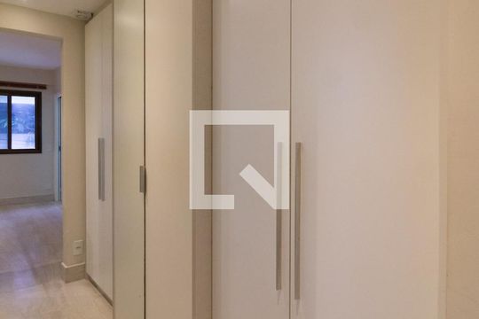 Closet da suíte 1 de apartamento para alugar com 2 quartos, 96m² em Lagoa, Rio de Janeiro